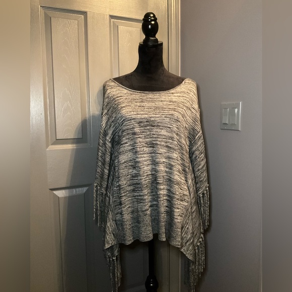 Sleeved sweater cape - Picture 1 of 2